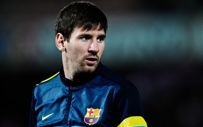 欧亿电竞独家-久保建英任意球绕过人墙破门