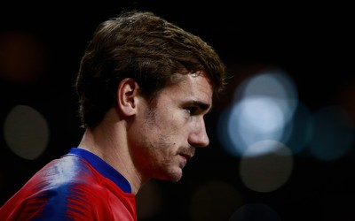 欧亿电竞评论-奥纳纳扑出关键射门保住欧冠希望